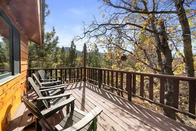 Image de A Woodsy Mountain Retreat - 2 Masters, Slope Views, Fireplace, Deck, Bbq
