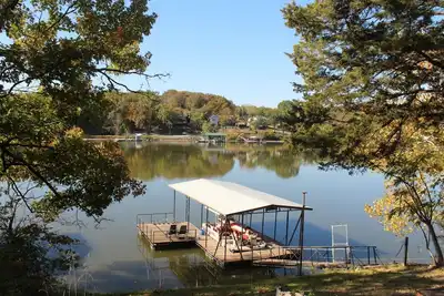 Image de Beautiful waterfront house in Warsaw with swimming dock and boat slip
