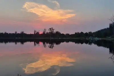 Image de Beautiful Cottage on Lake & Creek\n