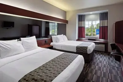 Image de Vibrant Morgantown Living - A Modern Stay for You | 4 Rooms w/ Free Parking