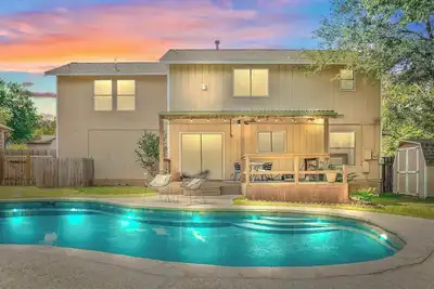 Image de Pool, Firepit, Deck, Bbq, Game Room\n\n\n
