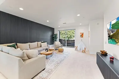 Image de Family Disney Getaway - 4 bed 4 bath /w Pool - Sleeps up to 12!