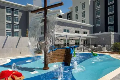 Image de Across the street from Destin beaches