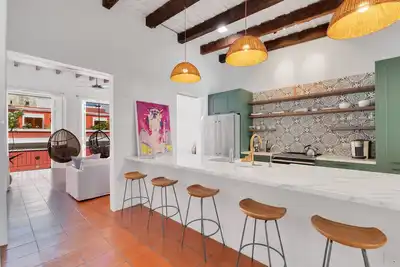 Image de Whole Home with Lush Patio in Heart of Osj
