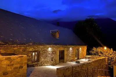 Image de grange aménagée proche Luz Saint Sauveur 155m2, en plein pays Toys