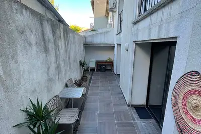 Image de Appartement avec arrière-cour spacieuse et garage privé au coeur de Mazargues