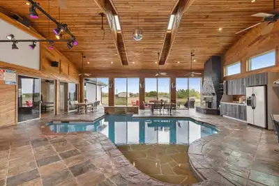 Image de 6000 Sqft Estate w/ Tx Shaped Indoor Pool + Game Room & Separate Guest House