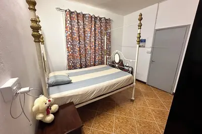 Image de Spacious Ground Floor 2 Bedroom Home with Parking.