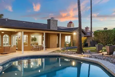 Image de Luxury N. Scottsdale 4 Bdrm w/Pool & Putting Green