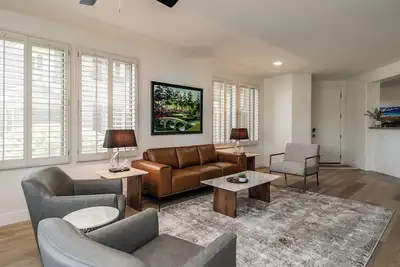 Image de Cozy Townhome With Golf Course View!