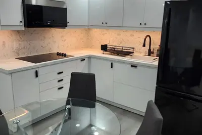 Image de Entire Unit, Newly Renovated Seperate Entry, 1 free paking, King bed