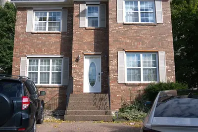 Image de cozy retreat just minute downtown Halifax! two-bedroom basement apartment