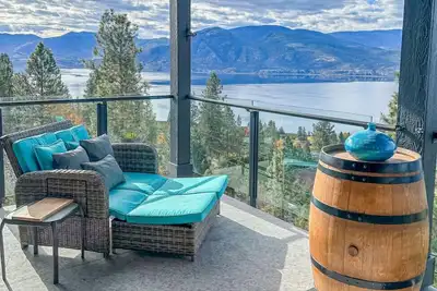 Image de Naramata Hillside Luxe Retreat with Private Hot Tub