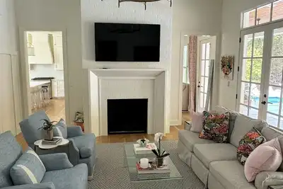 Image de Charming 4-bedroom house with pool and outdoor kitchen