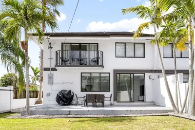 Image de August & September Sale! Private Yard & Grill, Near Coral Gables & Mia Airport