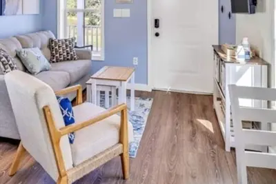 Image de Heron's Nest Beach Cottage Pass Christian - Walk to Beach and Downtown!