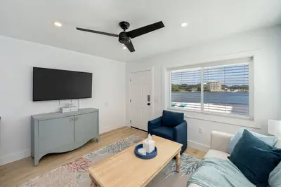Image de Waterfront Getaway w/ Pool Access – Bluefish #6