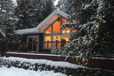 Image de Chalet au village mont-Tremblant  à deux pas des lacs et du Mont-Tremblant