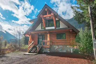 Image de Douglas Fir Retreat | Mtn Views + Expansive Deck