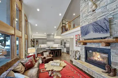 Image de Stunning Cabin in Sundance Neighborhood- Gourmet Kitchen- Hot Tub- Theater Room