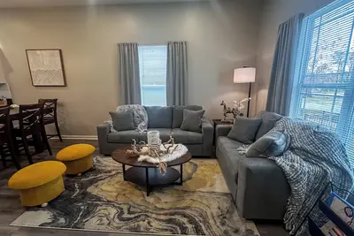 Image de Blue House - Cozy 3 Bedroom, King Bed, Rotary Park