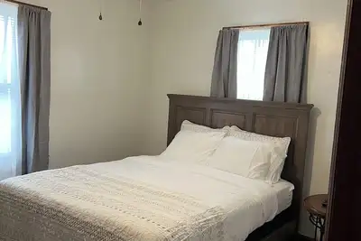 Image de That's Amore! - Cozy 2-bedroom apartment in charming Steubenville with WiFi, Ac