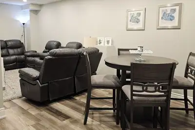 Image de 2 Bedroom Basement Apartment/kitchen/parking/Laundry/Full washroom in Brampton