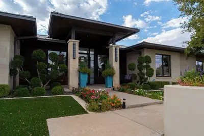 Image de Ultra Luxury, Pool, Basement, Garage, Hot Tub, in Luxurious Lubbock Neighborhood