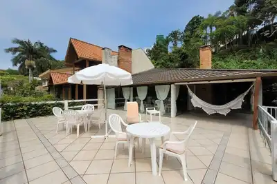 Image de Amazing House with Sea View in the Center of Bombinhas - 20 meters from the beach