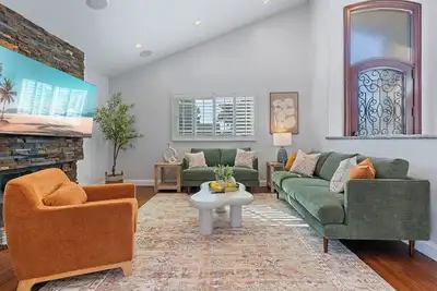Charming Home w\/Pool and Jacuzzi by Disneyland!
