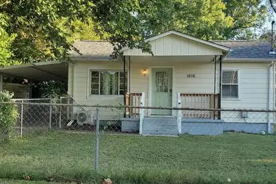 Image de Charming 2-bedroom house  in enchanting Springfield.