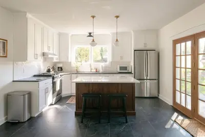 Image de Farmhouse|Hot Tub|Fireplace|King Bed|4 Bedroom