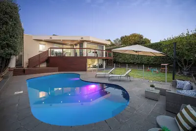 Image de Melbourne Spacious 4-bedroom Poolside comfort for the whole family