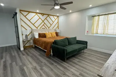 Image de Spacious and newly remodeled 5-bedroom house with Wi-Fi, Ac