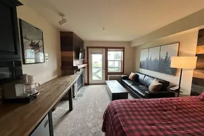 Image de Slope-side Snowshoe Village Condo