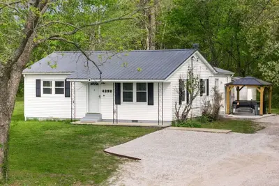 Image de Renovated Private Cottage w/Hot Tub! Covington, Tn