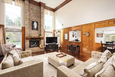 Image de Relaxing Getaway: Charming home with Private pool!