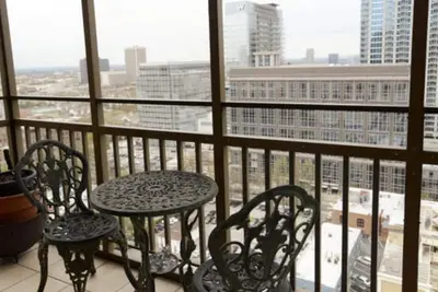 Image de Stylish Atlanta Retreat!