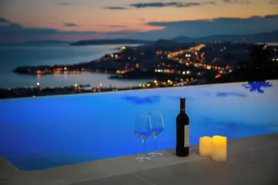 Image de Romantic 1-br house near Split with heated pool and great sea views
