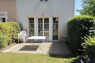 Image de Agréable maison près du lac, ensoleillée, au calme