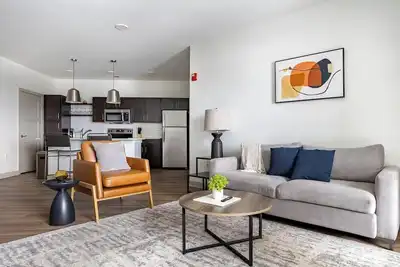 Image de Landing at McCord Square - 2 Bedrooms in Mc Cor. . .