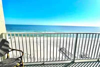 Image de Fall Break Special! Cozy Beach Front condo with WiFi & private balcony