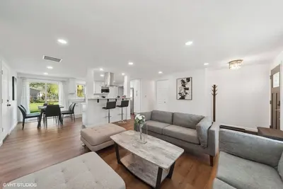 Image de Charming 3-bedroom\/ 2 Bath Single Family Home\/ Schaumburg