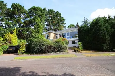 Image de 5 Bed House - Pool - Hot Tub - Sauna - Pool Table - Near New Forest - Sleeps 12