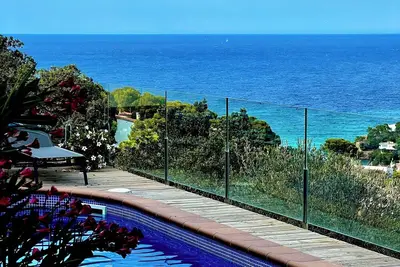Villa indépendante avec splendide vue mer et piscine privée, 8 couchages