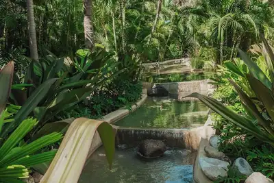 Image de Brand new Ph on amazing resort: beach with exuberant plants and great amenities