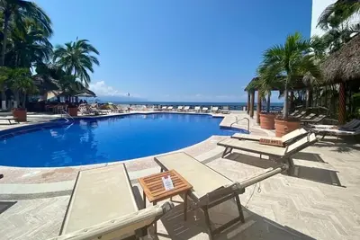 Image de Ultimate Seaside Retreat with Scenic Ocean Views, 2 Units | Outdoor Pools