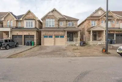 Image de Opulent 4br Home with Modern Charm\n\n