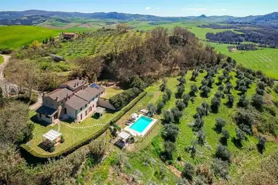 Image de Beautiful six bed seven bath Tuscan farmhouse in the Volterra hills.