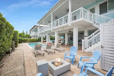 Image de Slack Tide- 4 bedroom waterfront home with Private Pool, Outdoor Kitchen and Dock